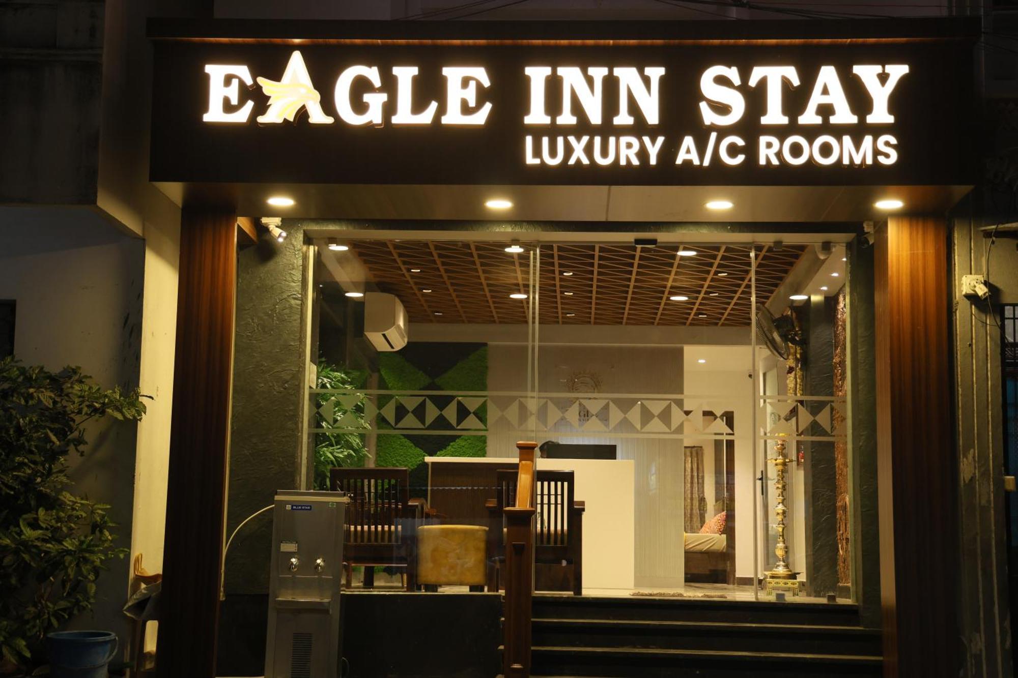 Eagle Inn Stay 甘吉布勒姆 外观 照片