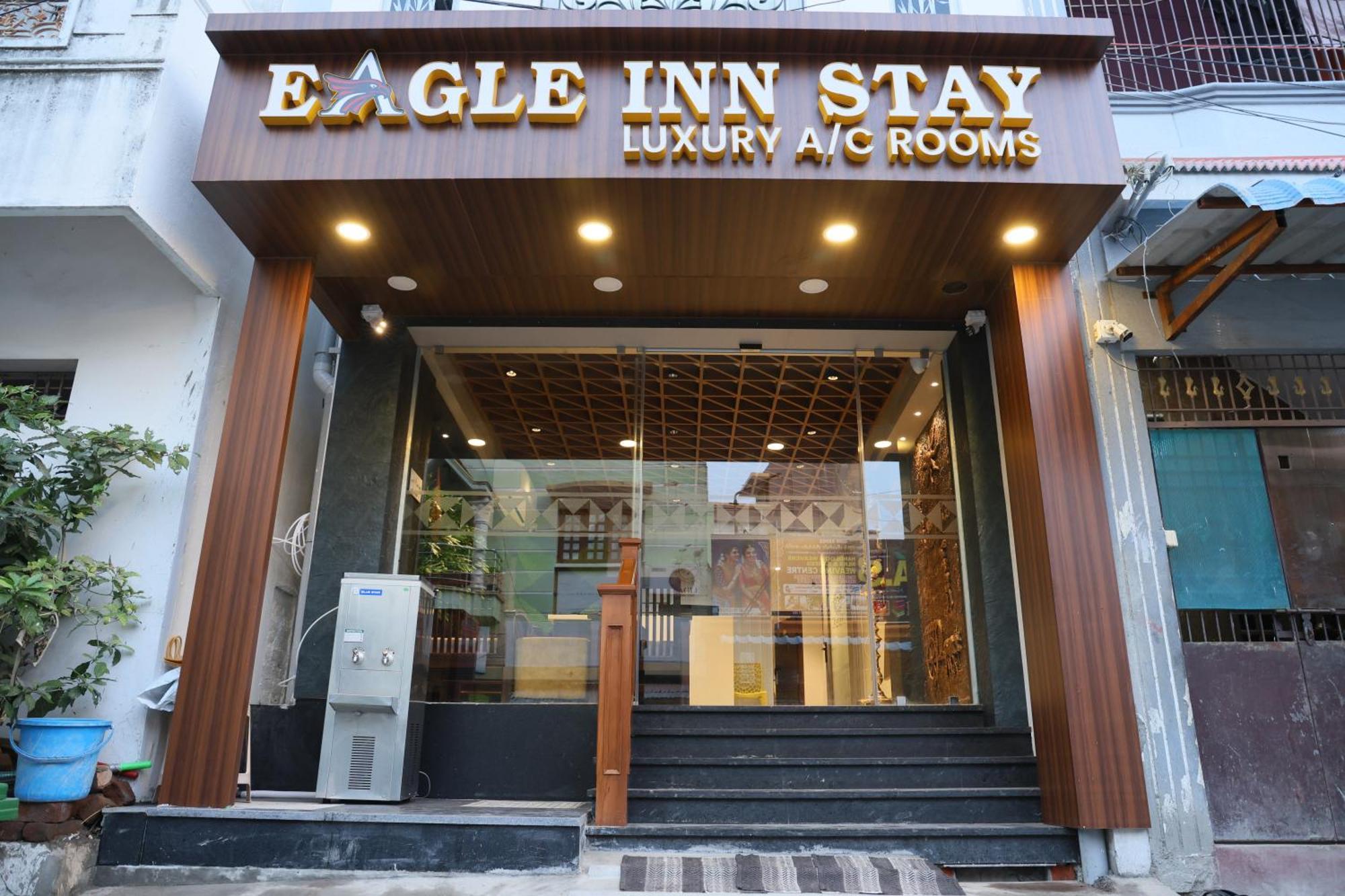 Eagle Inn Stay 甘吉布勒姆 外观 照片