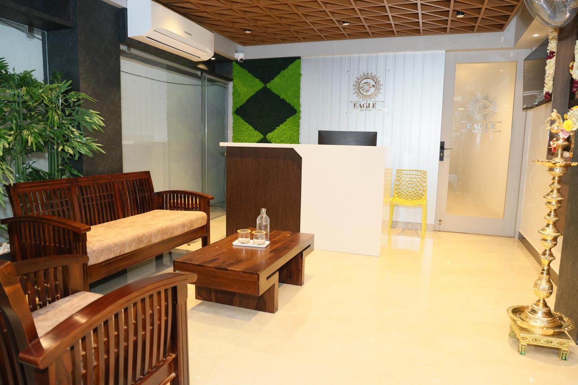 Eagle Inn Stay 甘吉布勒姆 外观 照片
