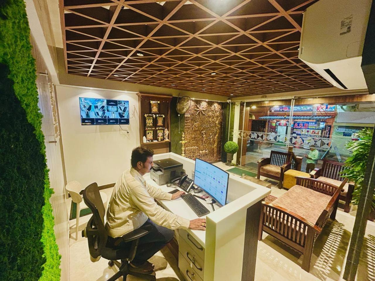 Eagle Inn Stay 甘吉布勒姆 外观 照片