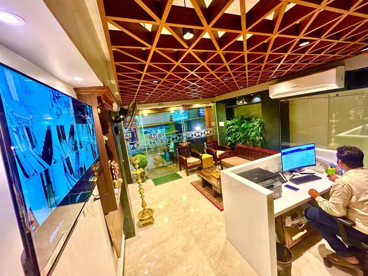 Eagle Inn Stay 甘吉布勒姆 外观 照片