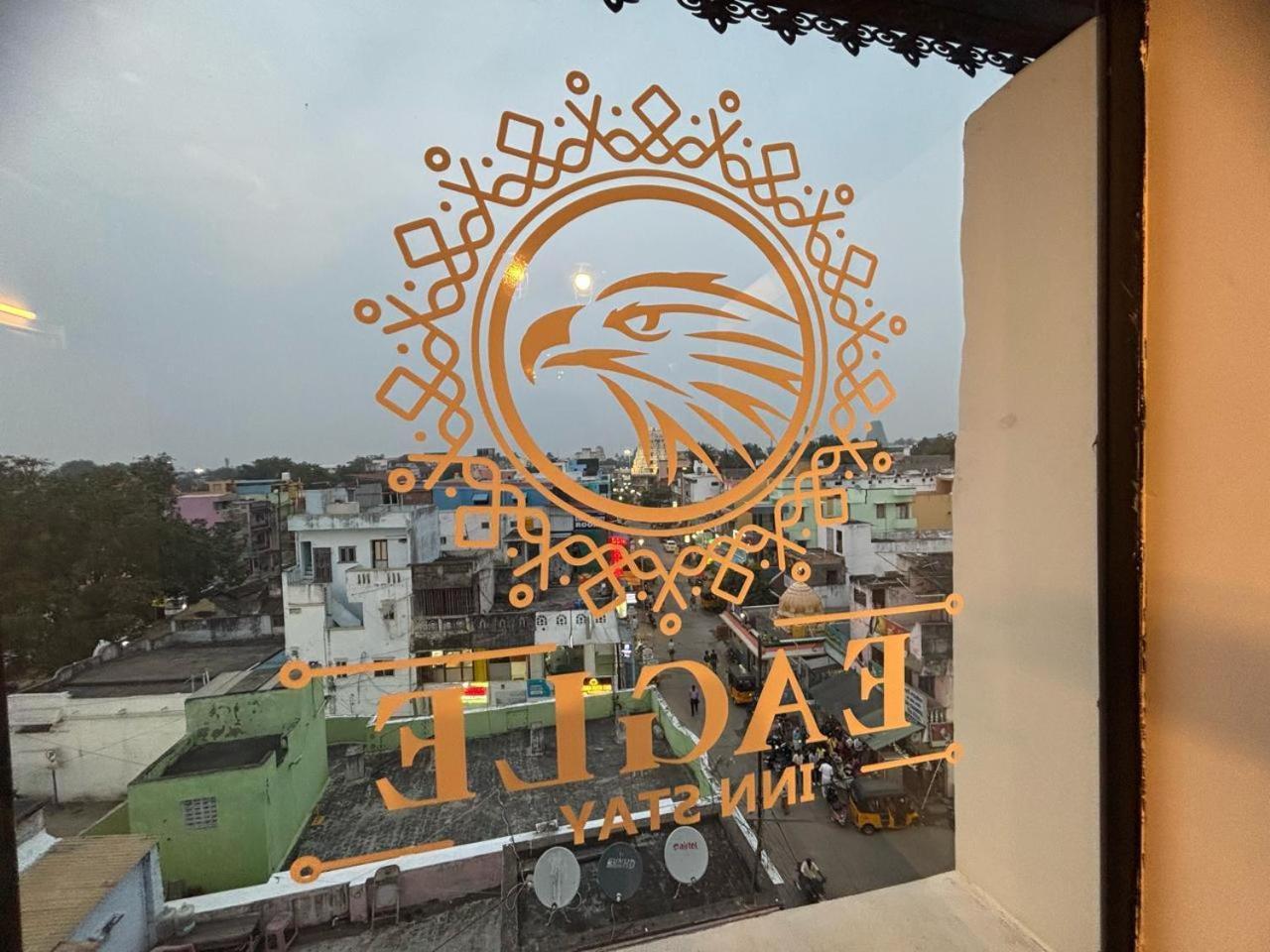 Eagle Inn Stay 甘吉布勒姆 外观 照片